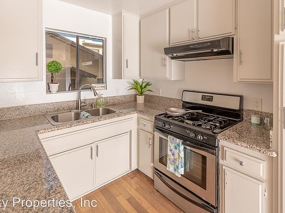 4th image of 604 E Orange Grove Ave APT B