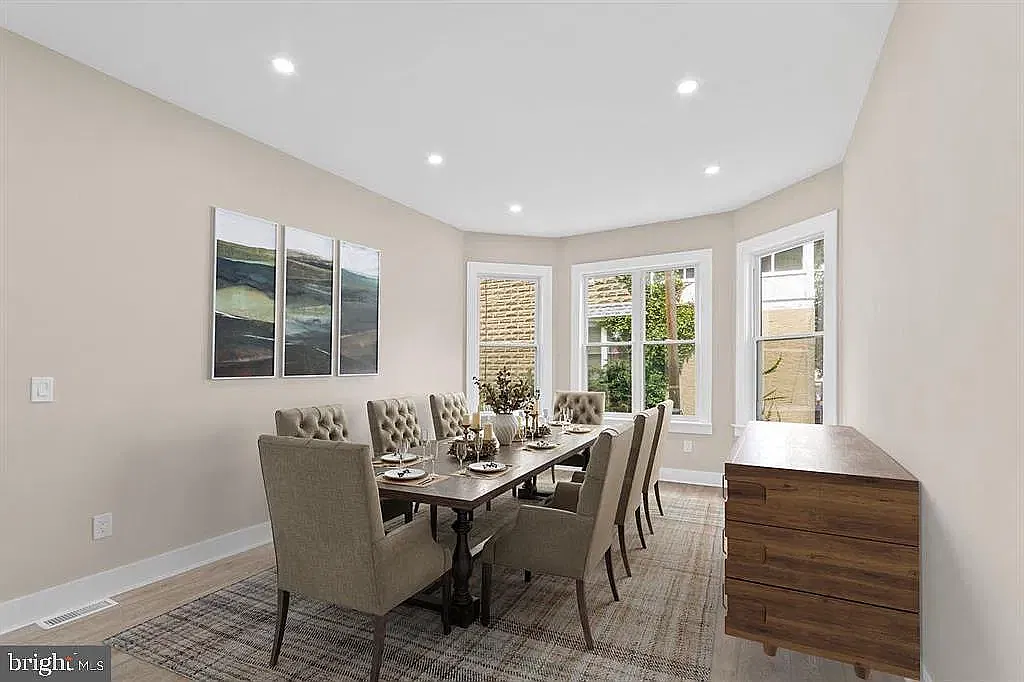 4 bed, 2400 sqft, $3,200 — Photo 4