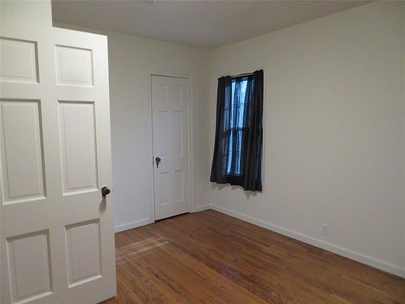 4th image of 109 W Gilmer St
