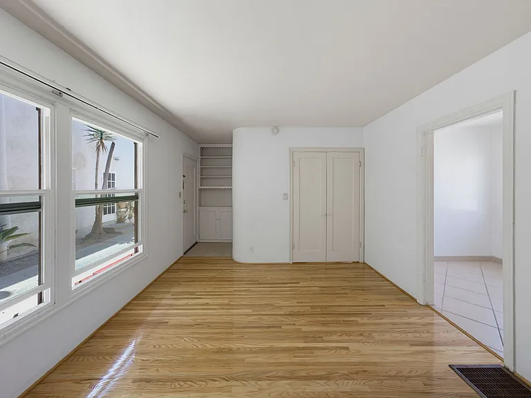 86 Bennett Ave — Photo 2