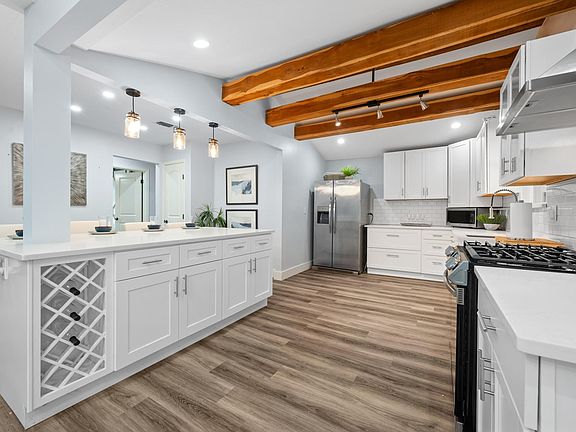 2nd image of 5100 Plumas Ln