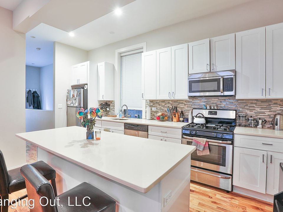 1st image of 1056 N Hermitage Ave APT 1R