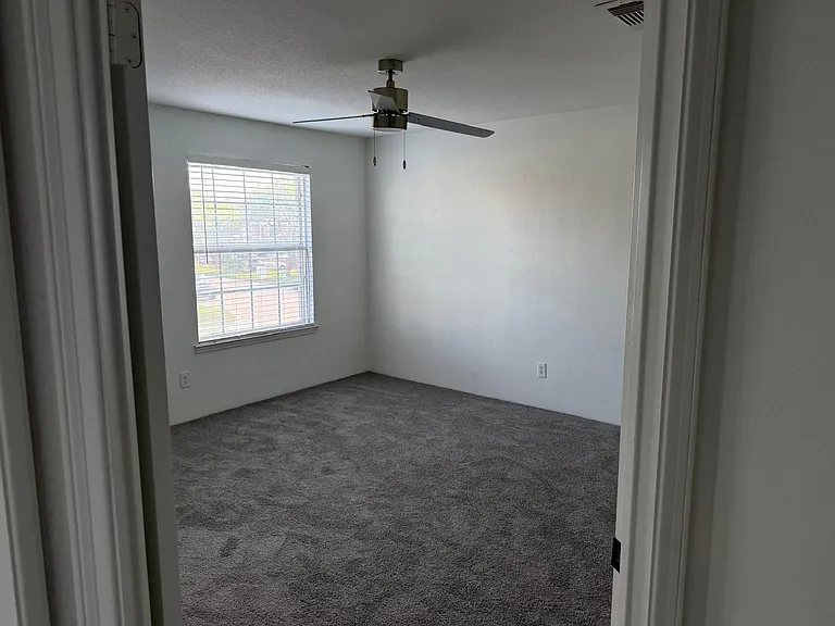 8243 Creekbend Dr #8243 — Photo 12