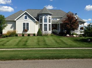 8354 Golfside Dr, Jenison, MI 49428