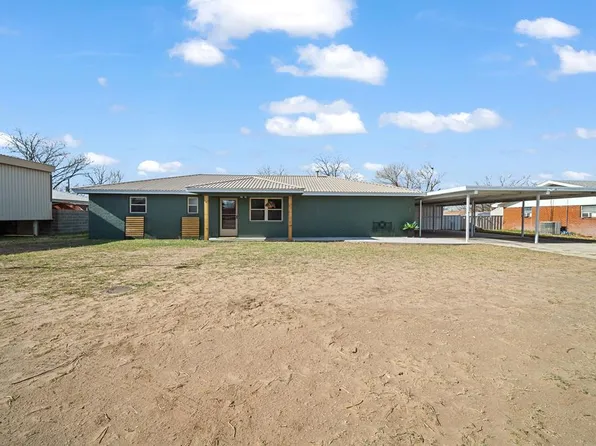 17 Meadowbrook Dr, Coahoma, TX 79511