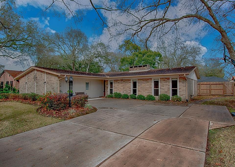 1st image of 439 Shadow Creek Dr