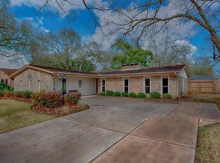 439 Shadow Creek Dr, Seabrook, TX 77586