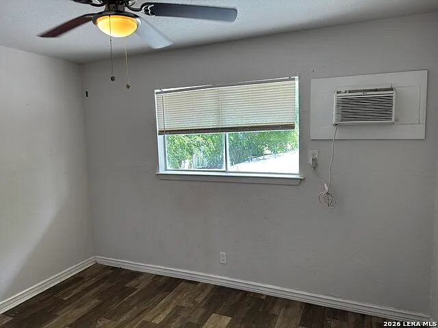 2 bed, 1.0 bath, 4398 sqft, $800 — Photo 2