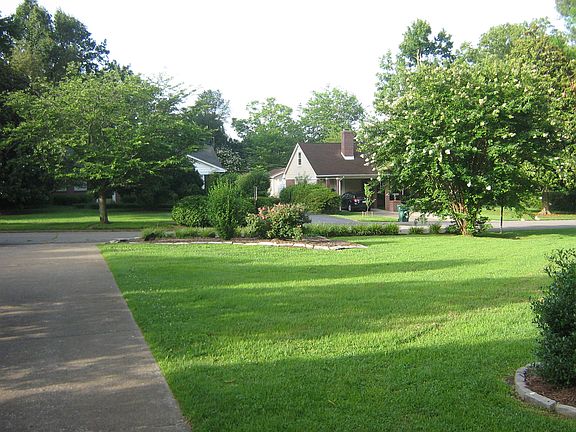 2nd image of 1318 Wells Blvd