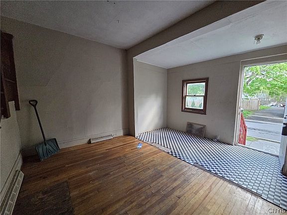 3rd image of 514 W Ostrander Ave