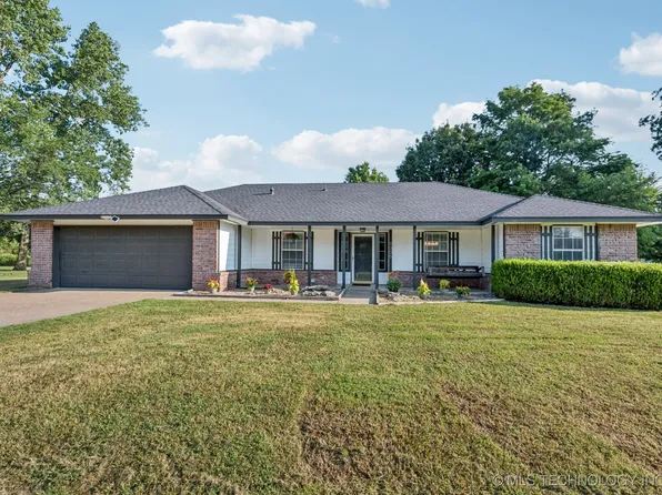 9305 E Cherry Ln, Claremore, OK 74017