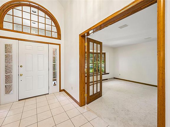 3rd image of 4403 Newton Cir