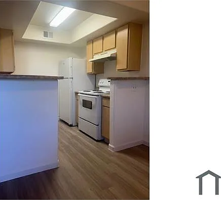 2902 E Fillmore St — Photo 4