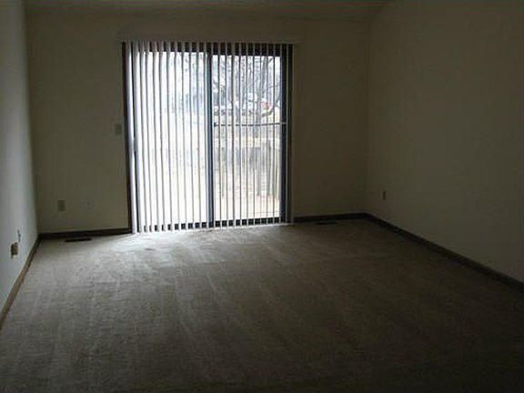 5th image of 4807 Woodward St