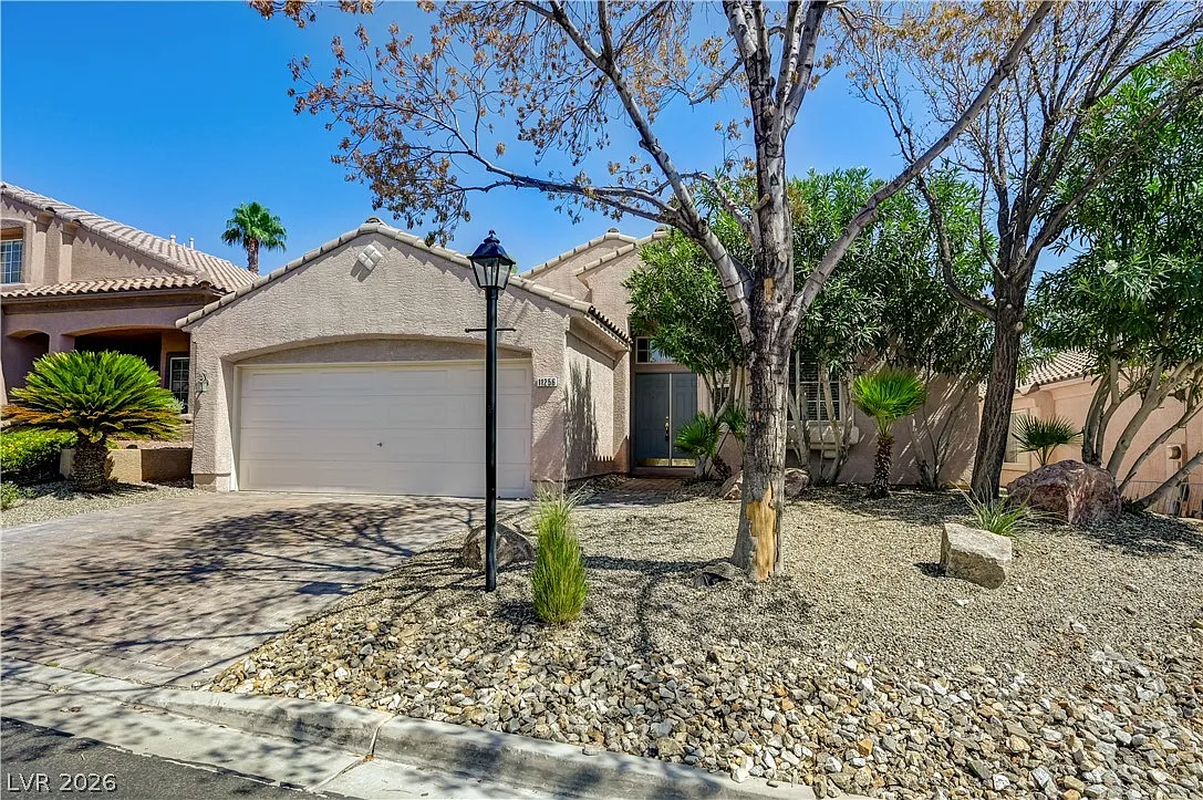 3 bed, 2.0 bath, 1898 sqft, $2,495 — Photo 3