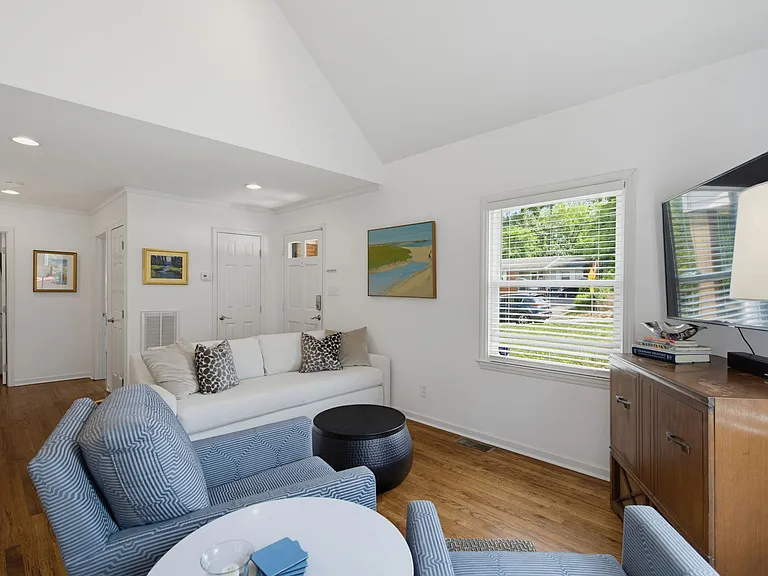 2212 Rumson Rd — Photo 9