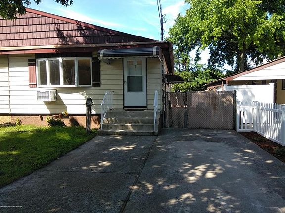 2nd image of 7 Cannon Blvd