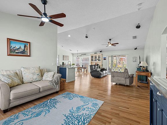 5th image of 672 SW Paar Drive