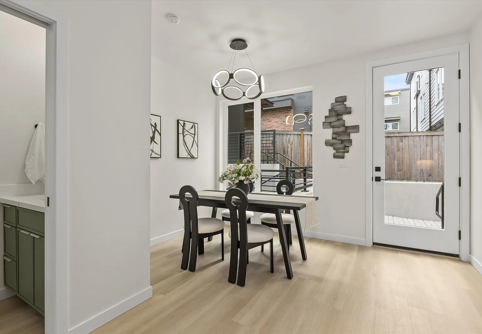3 bed, 2.5 bath, 1590 sqft, $4,750 — Photo 2