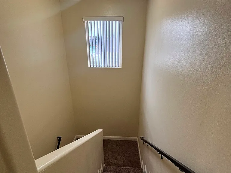 622 E 76th Pl — Photo 9