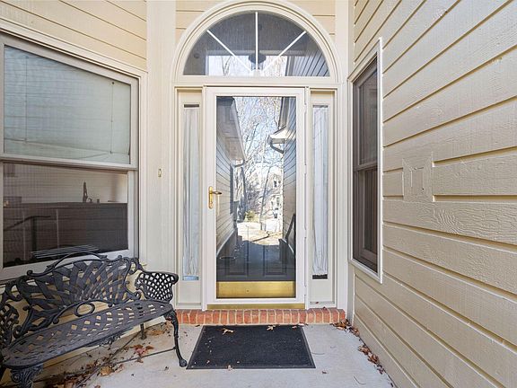 4th image of 1046 Heather Hills Ln