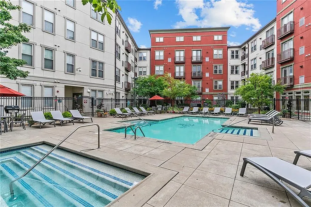 1 bed, 741 sqft, $2,290 — Photo 2