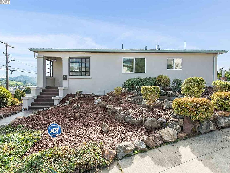1st image of 2559 Oliver Ave