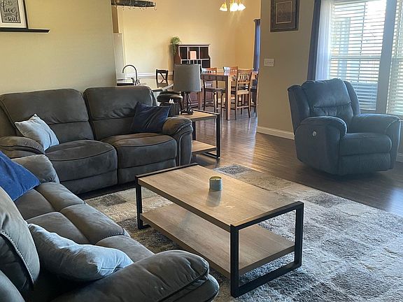 3rd image of 5252 Wilmington Cir