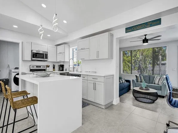 1100 NE 17th Way, Fort Lauderdale, FL