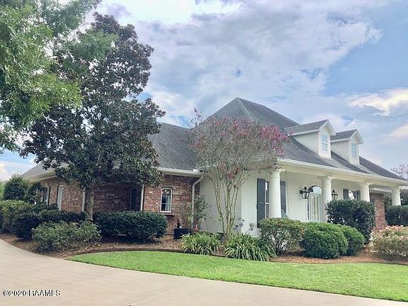 3rd image of 8915 Oak Creek Ln