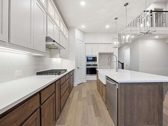 3rd image of 952 Alberta Spruce Rd