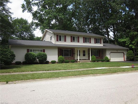 2nd image of 2403 Hillcrest Dr