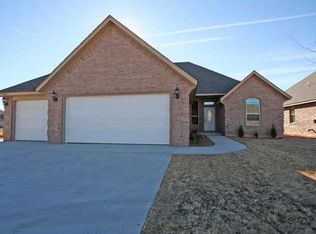 11832 SW 17th St, Yukon, OK 73099