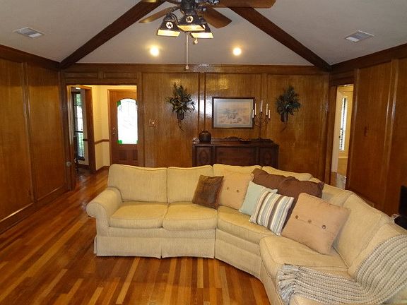 2nd image of 355 Donna Dr