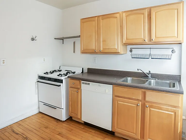 1511 W Barry Ave #2 — Photo 4