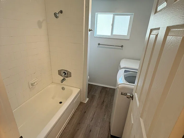 Sierra Ridge Apartments — Photo 20