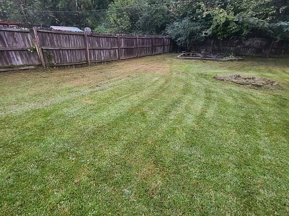 4th image of 913 Brookside Dr