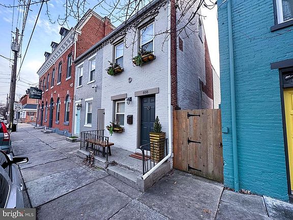 2nd image of 608 Columbia Ave