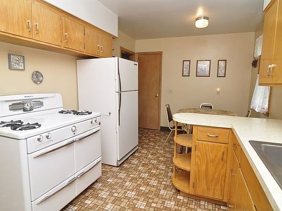 Eat-in Kitchen