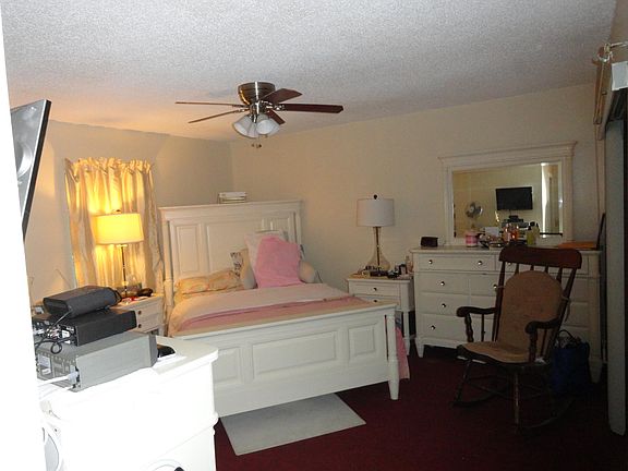 2nd image of 205 NE Ardsley Drive