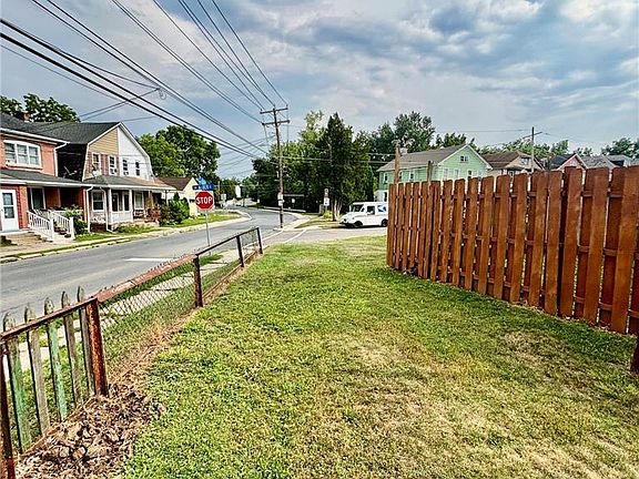 4th image of 2404 Victor St