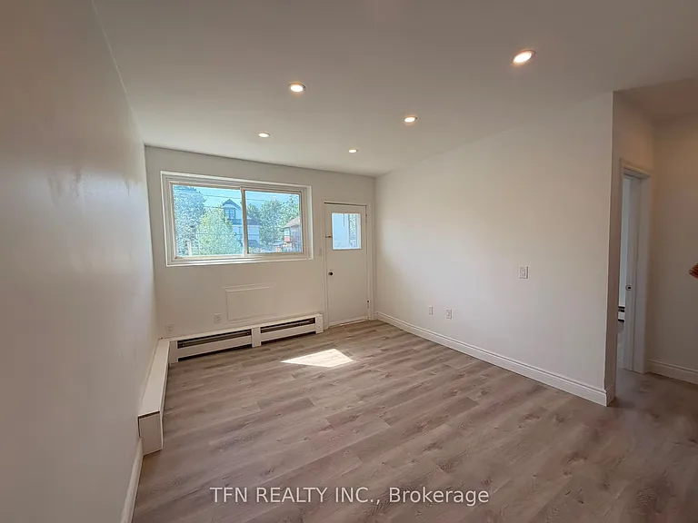 252 Mississaga St W #9 — Photo 2