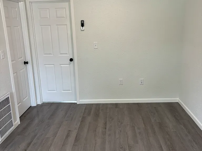 323 Seward Ave #6 — Photo 6