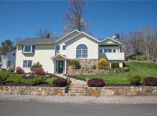 1 Longview Dr, Brookfield, CT 06804