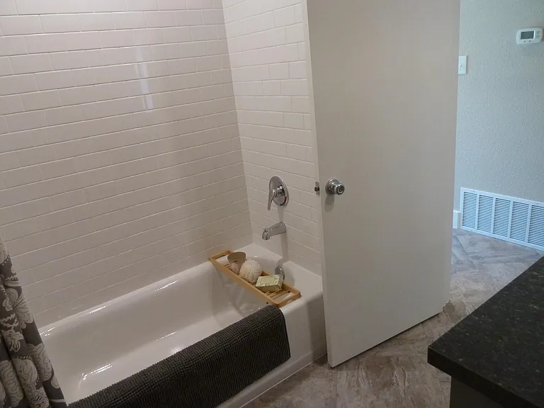 6802 La Salle Dr — Photo 32