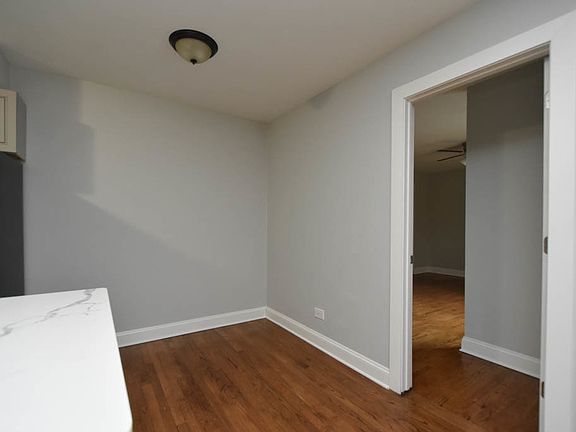 4th image of 7545 N Winchester Ave APT 403