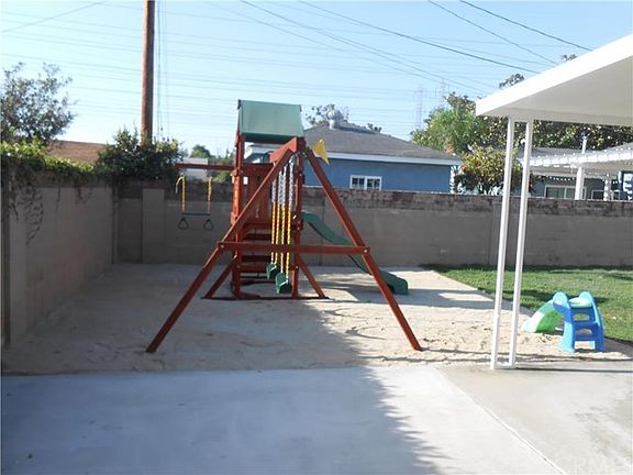 playground, backyard is hugr