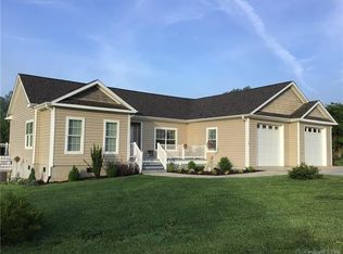 141 Hidden Knoll Dr, Hendersonville, NC 28792