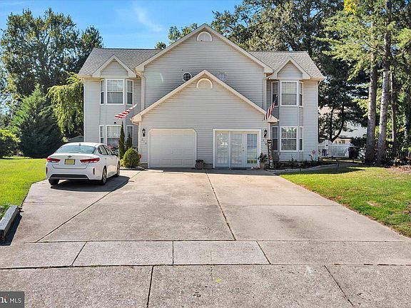 3rd image of 214 Foxboro Dr
