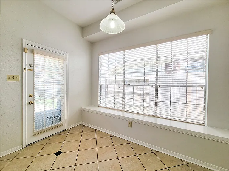 17403 Canyon Knoll Dr — Photo 20